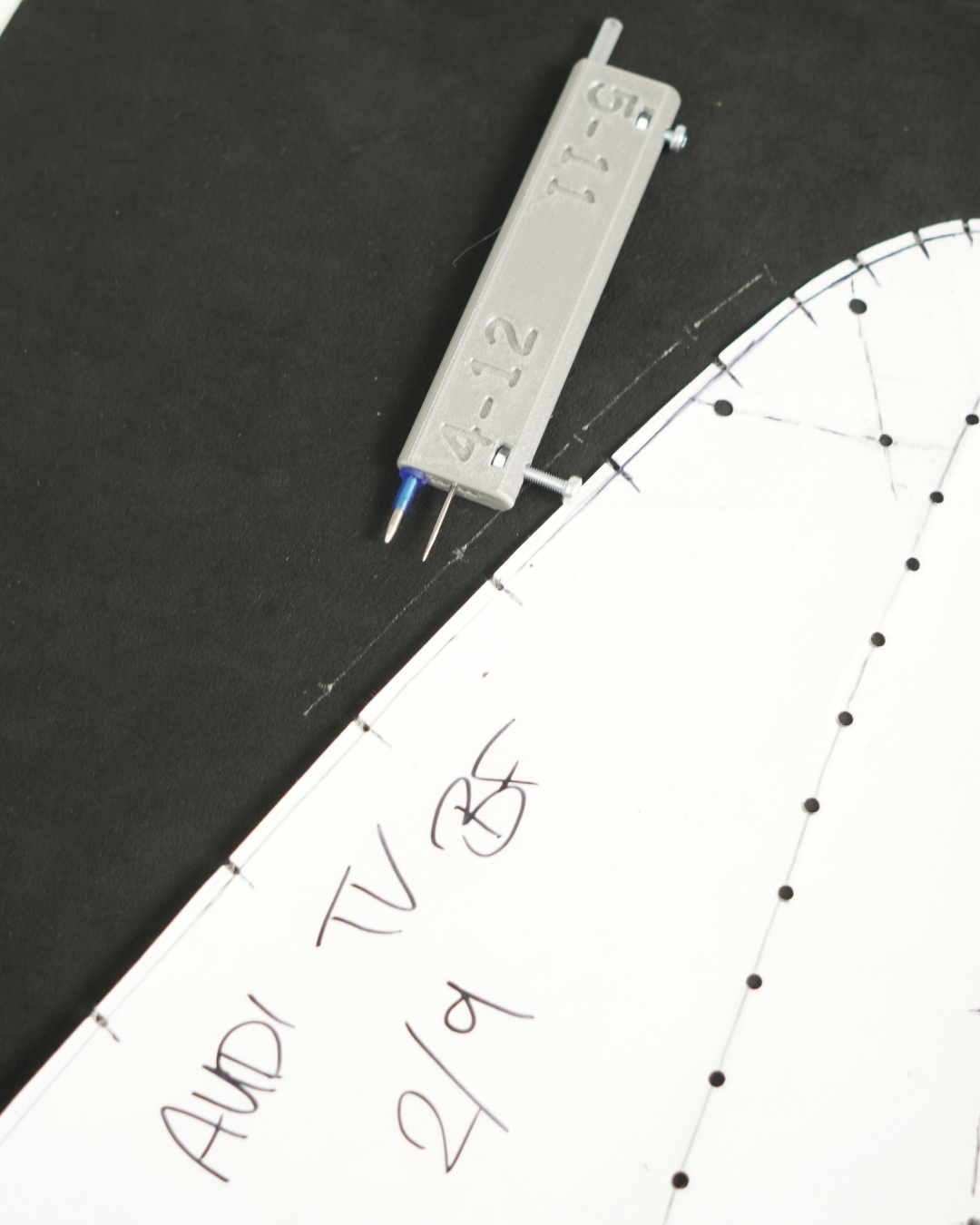 Parallelanreißer mit Stift - Lenkrad beziehen Werkzeug