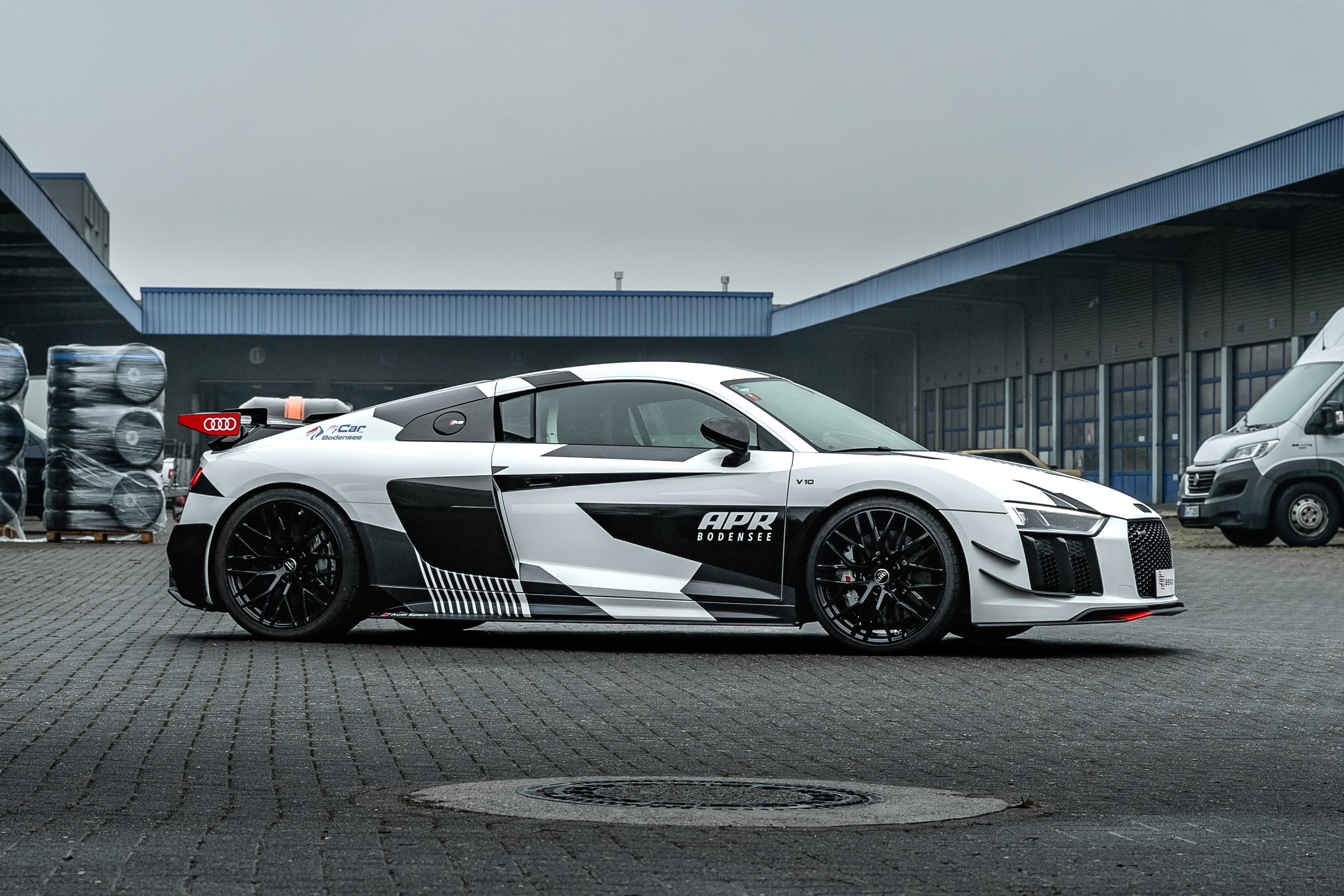 AUDI R8