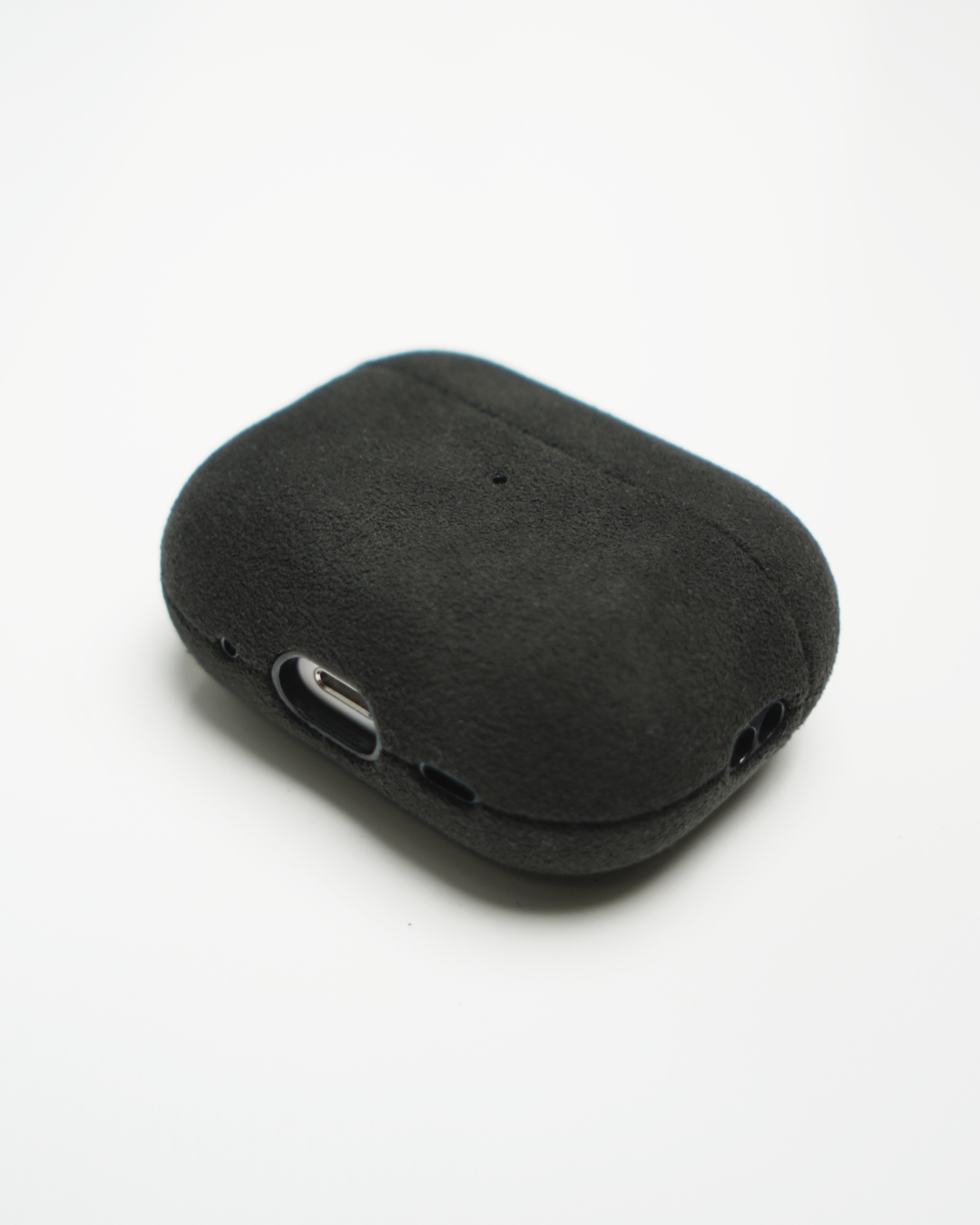 Exklusive Alcantara-Hülle für AirPods – Edler Schutz im Motorsport-Look