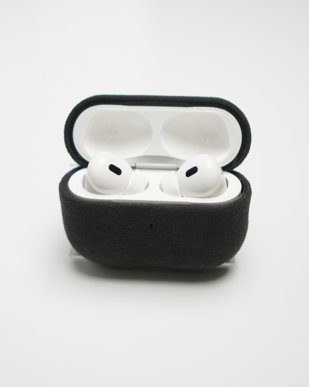 Exklusive Alcantara-Hülle für AirPods – Edler Schutz im Motorsport-Look