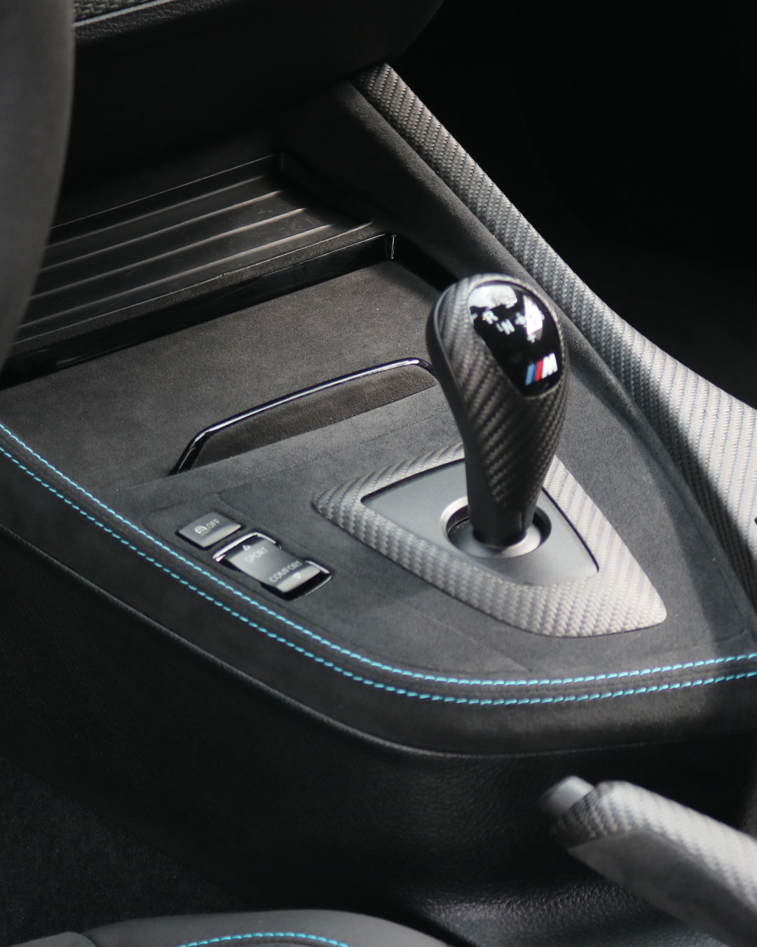 Alcantara Mittelkonsole Getränkehalter für BMW 1er 2er F20 F21 F22 F23 F87 M2 Competition