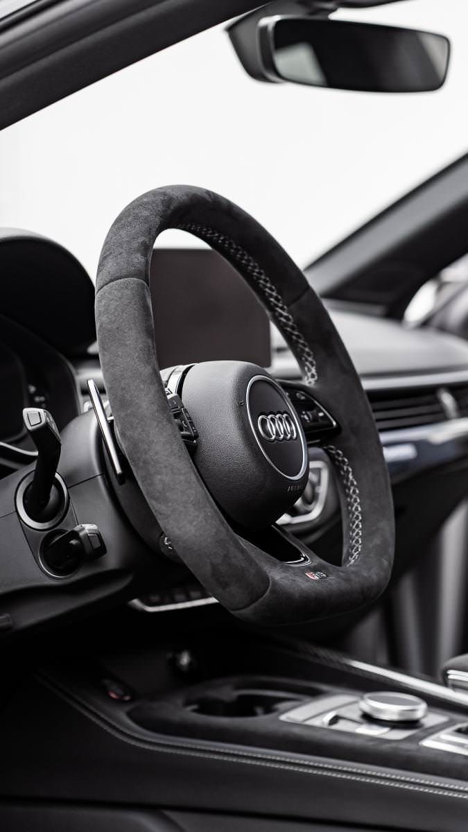 BENDA-Interiors - Alcantara Lenkrad für einen Audi S5 B9.
