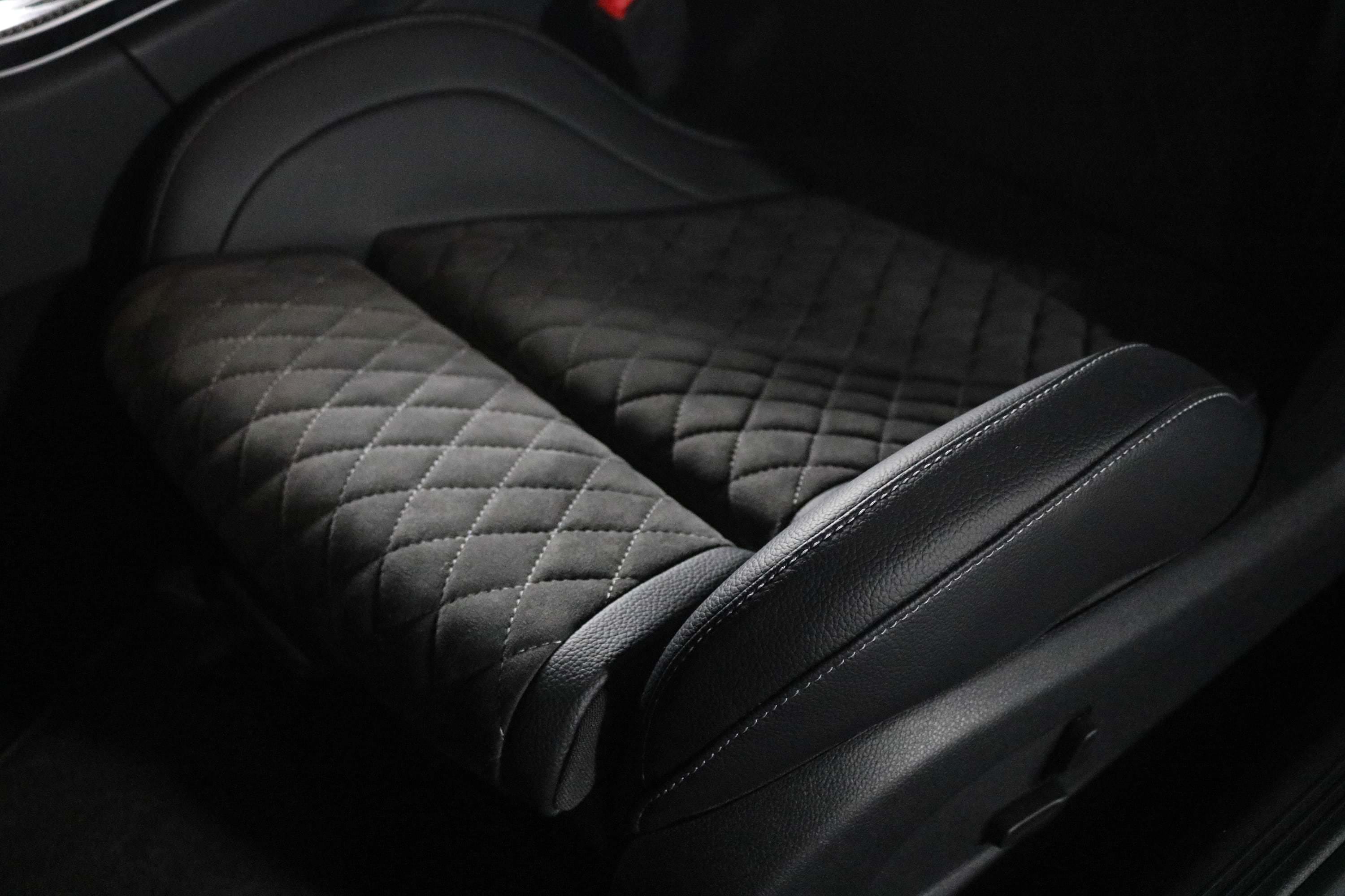 Alcantara Sitze vorne und hinten Sitzfläche passend bei Mercedes Benz C63  AMG C205 alle Teile von BENDA-ECD-Seats-C63-2
